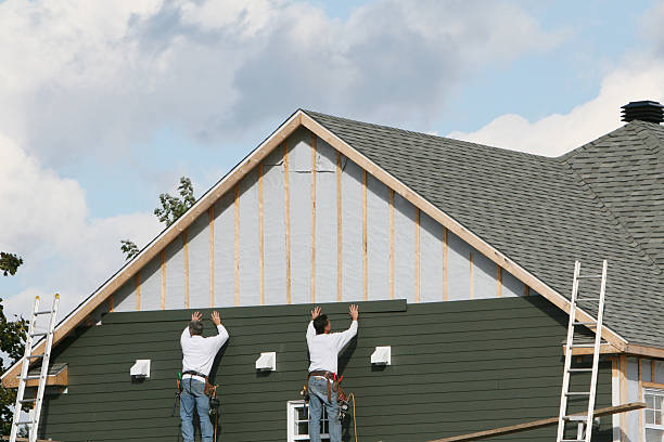 Professional Siding Installation technician working in Bloomingburg, OH